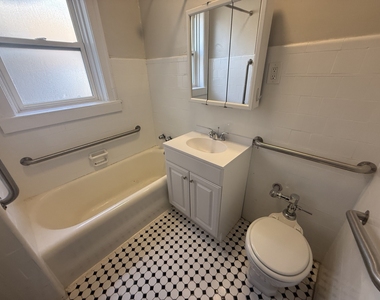6748 N Ashland Avenue - Photo Thumbnail 13