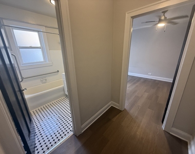 6748 N Ashland Avenue - Photo Thumbnail 12