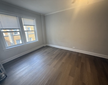 6748 N Ashland Avenue - Photo Thumbnail 9