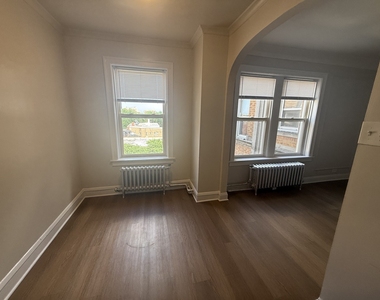 6748 N Ashland Avenue - Photo Thumbnail 3