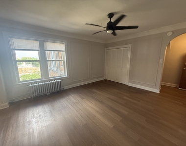 6748 N Ashland Avenue - Photo Thumbnail 5