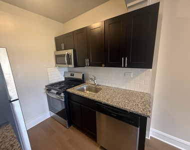 6748 N Ashland Avenue - Photo Thumbnail 1
