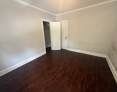 6748 N Ashland Avenue - Photo Thumbnail 2