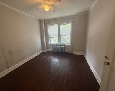 6748 N Ashland Avenue - Photo Thumbnail 3
