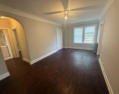 6748 N Ashland Avenue - Photo Thumbnail 4