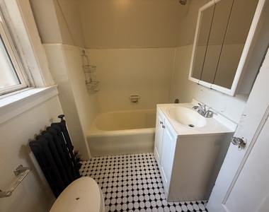 6748 N Ashland Avenue - Photo Thumbnail 6