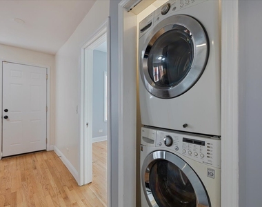 4211 W Gladys Avenue - Photo Thumbnail 12