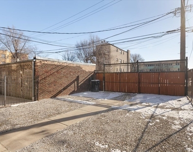 4211 W Gladys Avenue - Photo Thumbnail 9