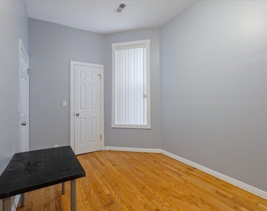 4211 W Gladys Avenue - Photo Thumbnail 5