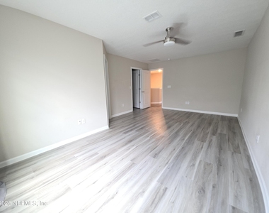 12784 Josslyn Lane - Photo Thumbnail 8