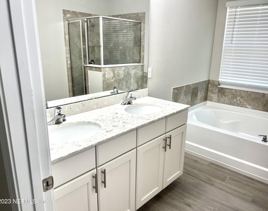 574 Northside Drive S - Photo Thumbnail 17