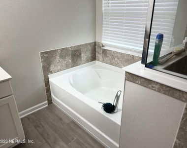 574 Northside Drive S - Photo Thumbnail 16