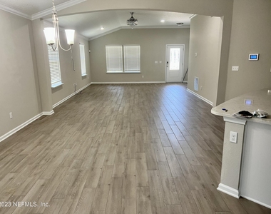 574 Northside Drive S - Photo Thumbnail 6