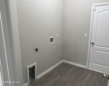 574 Northside Drive S - Photo Thumbnail 20