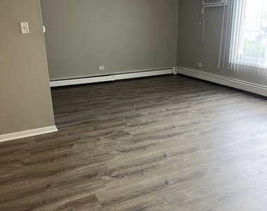 5740 W 108th Street - Photo Thumbnail 2