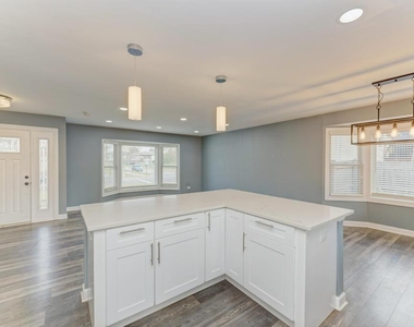 585 Cambridge Way - Photo Thumbnail 13