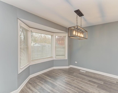 585 Cambridge Way - Photo Thumbnail 6