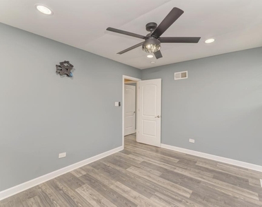 585 Cambridge Way - Photo Thumbnail 22