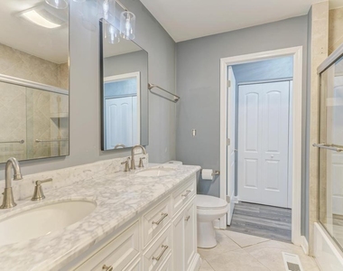 585 Cambridge Way - Photo Thumbnail 18