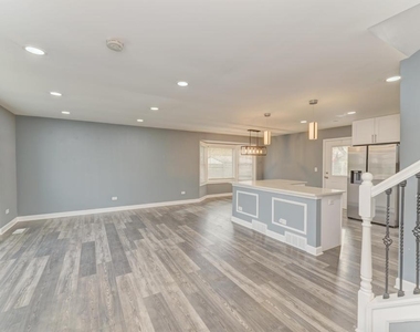 585 Cambridge Way - Photo Thumbnail 3