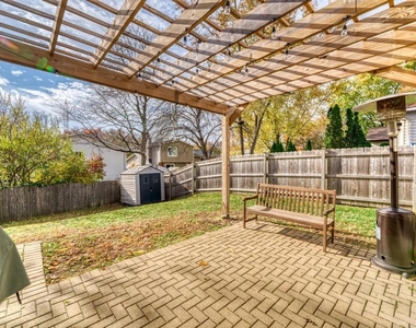 585 Cambridge Way - Photo Thumbnail 29