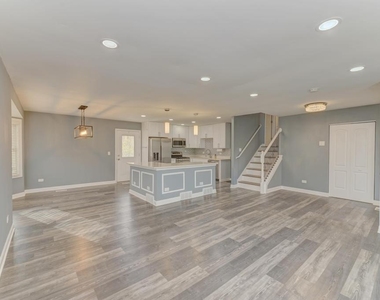585 Cambridge Way - Photo Thumbnail 4