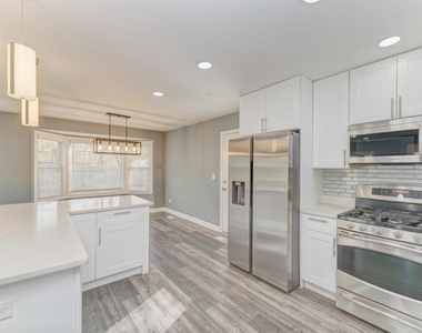 585 Cambridge Way - Photo Thumbnail 11