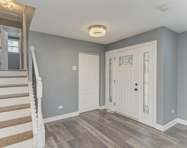 585 Cambridge Way - Photo Thumbnail 5