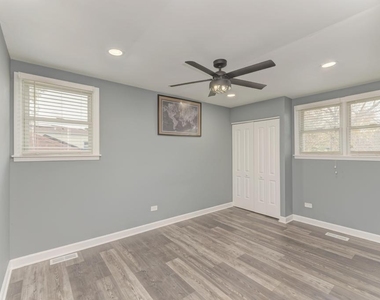 585 Cambridge Way - Photo Thumbnail 21