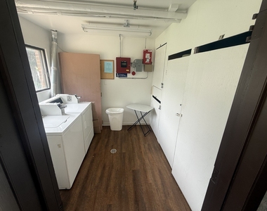 1121 Chalet Drive - Photo Thumbnail 7