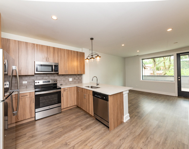 2111 S Halsted Street - Photo Thumbnail 15