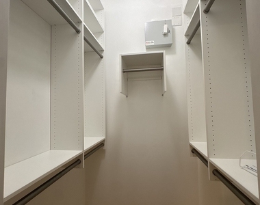 4218 S King Drive - Photo Thumbnail 9