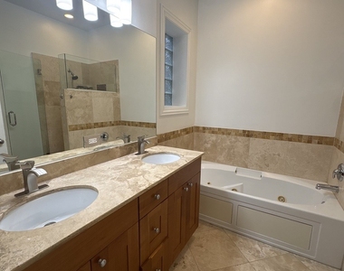 4218 S King Drive - Photo Thumbnail 10