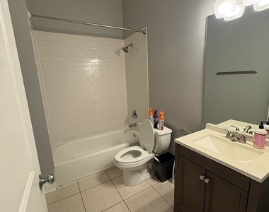 4218 S King Drive - Photo Thumbnail 4