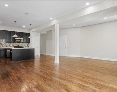 4530 S Michigan Avenue - Photo Thumbnail 1
