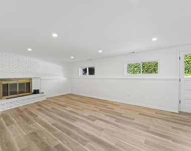 5654 S Washington Street - Photo Thumbnail 10