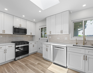 5654 S Washington Street - Photo Thumbnail 7