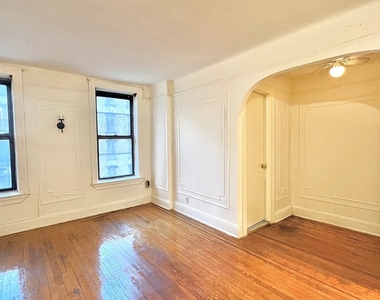 398 East 52nd Street - Photo Thumbnail 2