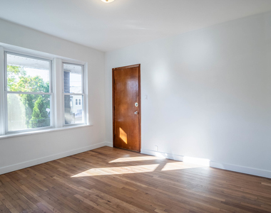 4904 W School Street - Photo Thumbnail 3