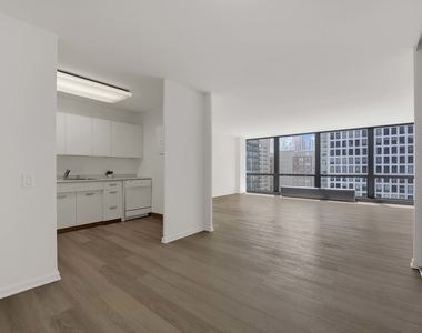 900 N Lake Shore Drive - Photo Thumbnail 3