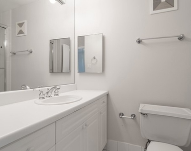 111 E Chestnut Street - Photo Thumbnail 7