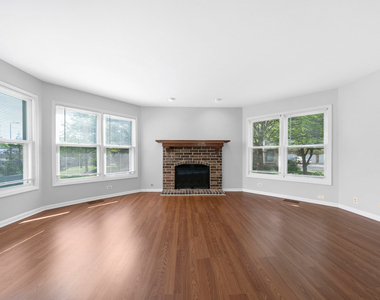 98 Willow Parkway - Photo Thumbnail 1