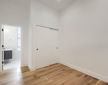 6740 N Sheridan Road - Photo Thumbnail 11