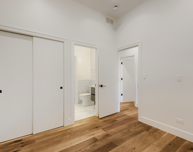 6740 N Sheridan Road - Photo Thumbnail 10