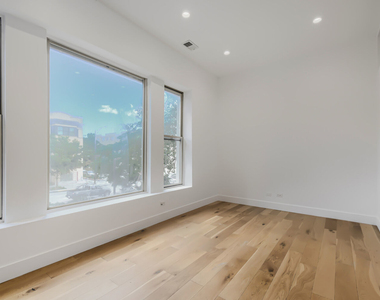 6740 N Sheridan Road - Photo Thumbnail 2