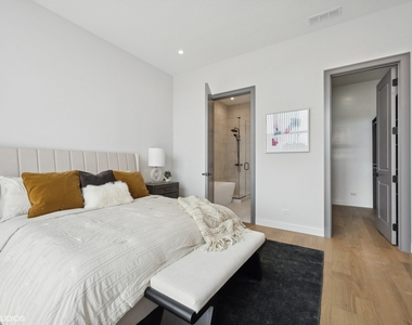 1615 W Irving Park Road - Photo Thumbnail 11