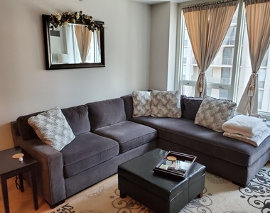 33 W Ontario Street - Photo Thumbnail 2