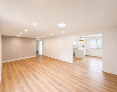 5819 W Higgins Avenue - Photo Thumbnail 6