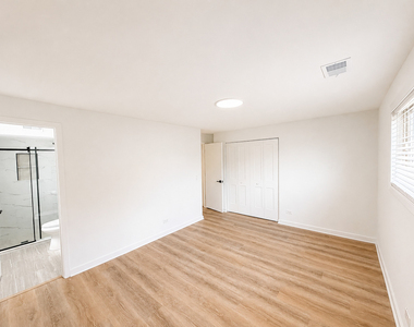5819 W Higgins Avenue - Photo Thumbnail 13