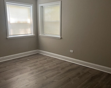 10917 Lloyd Drive - Photo Thumbnail 8